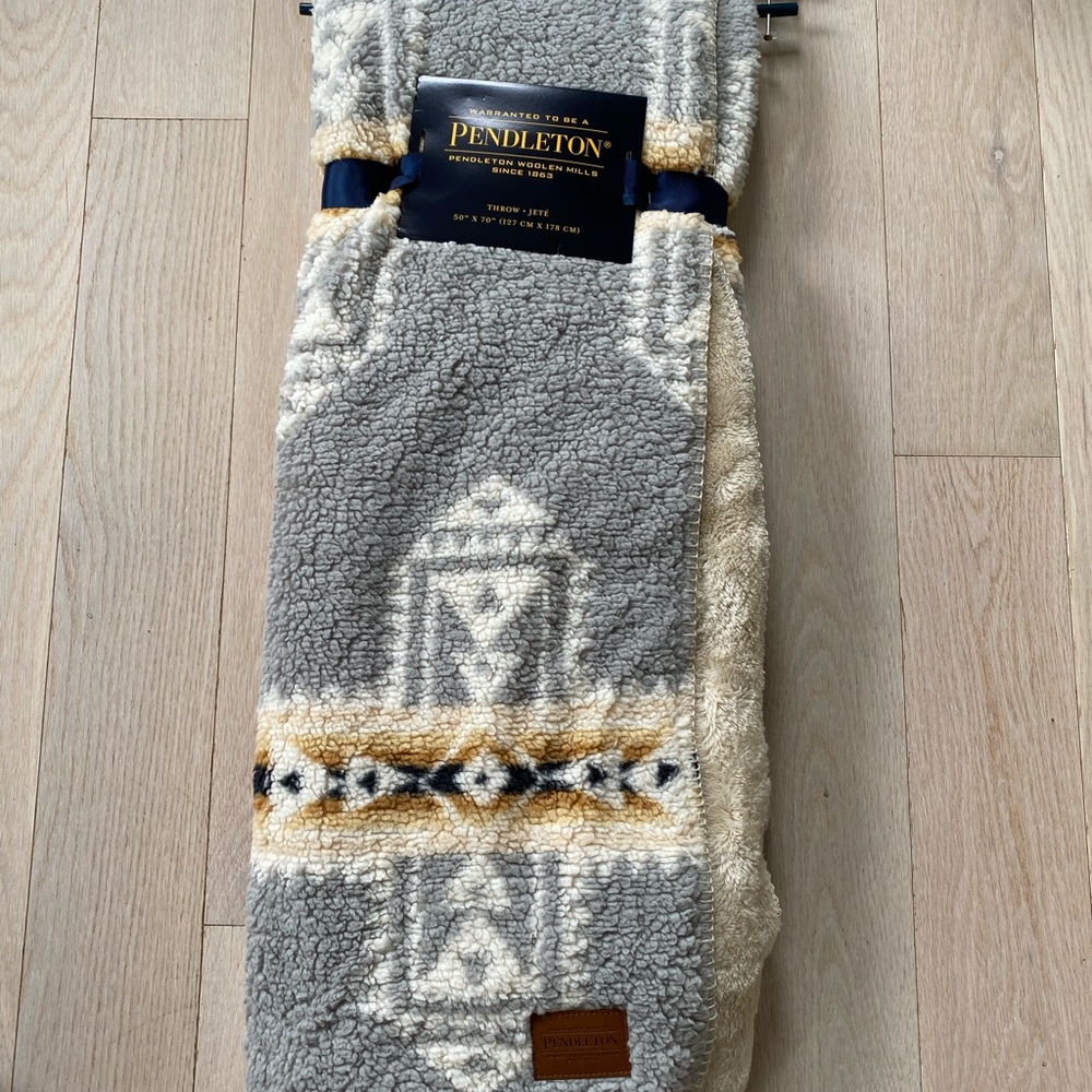 🆕Pendleton Sherpa Plush Throw Blanket 50”x70”